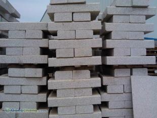 花岗岩石材的应用与特点——以白麻路沿石与芝麻白路边石为例